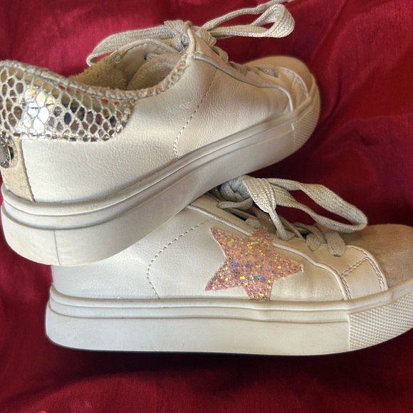 Other - Steve Madden Sneakers with Glitter Star